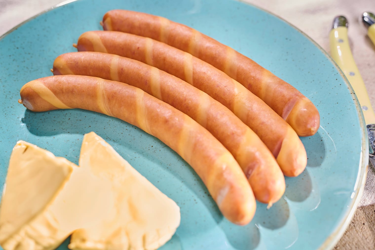 Mettwurst mit Käse: Cabanossi-Würstchen mit Schmelzkäsezubereitung – dem extra cremigen Käse-Kick.