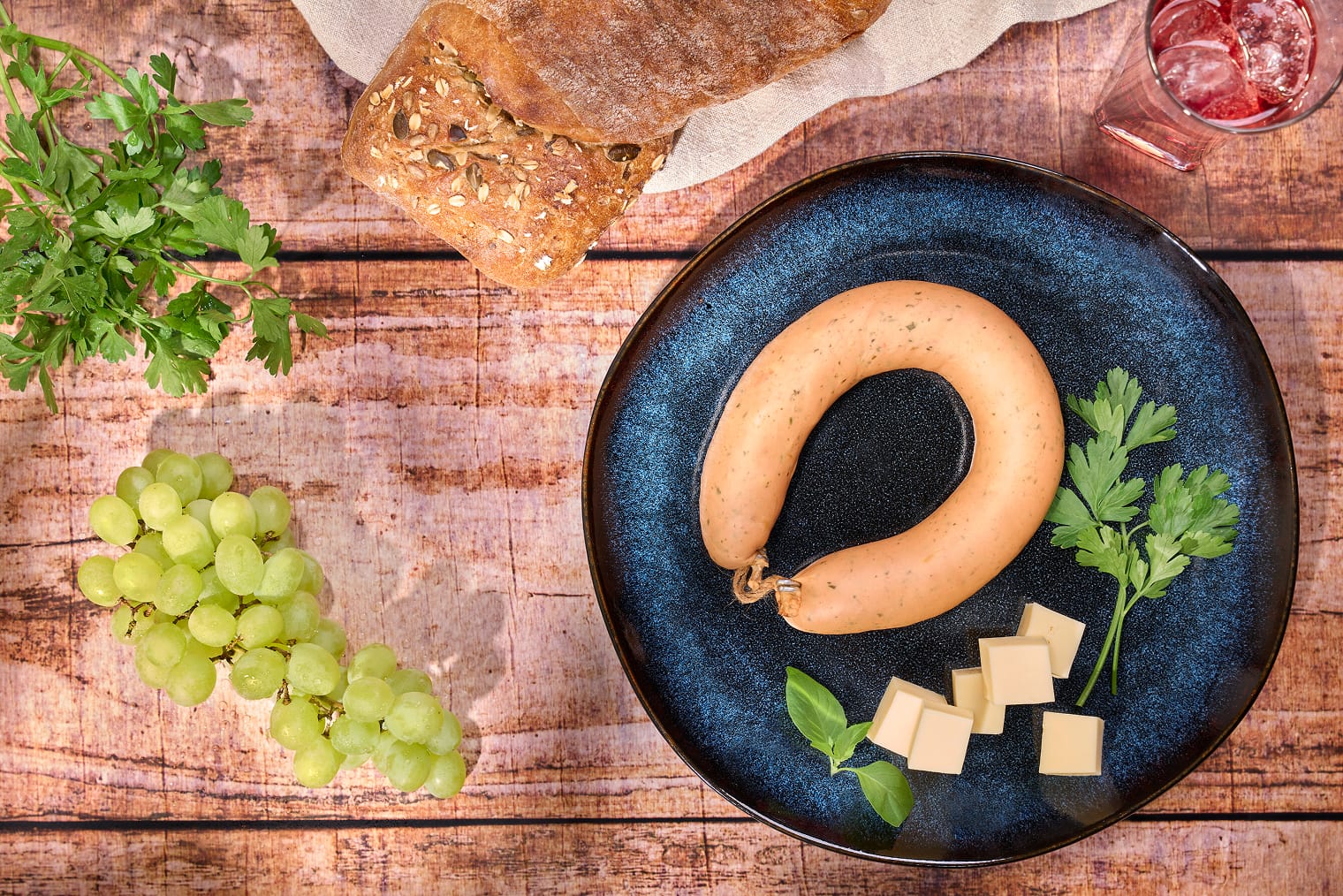 Fleischwurst mit Kräutern: mit feiner Rauch-, Käse- und Kräuter-Note.